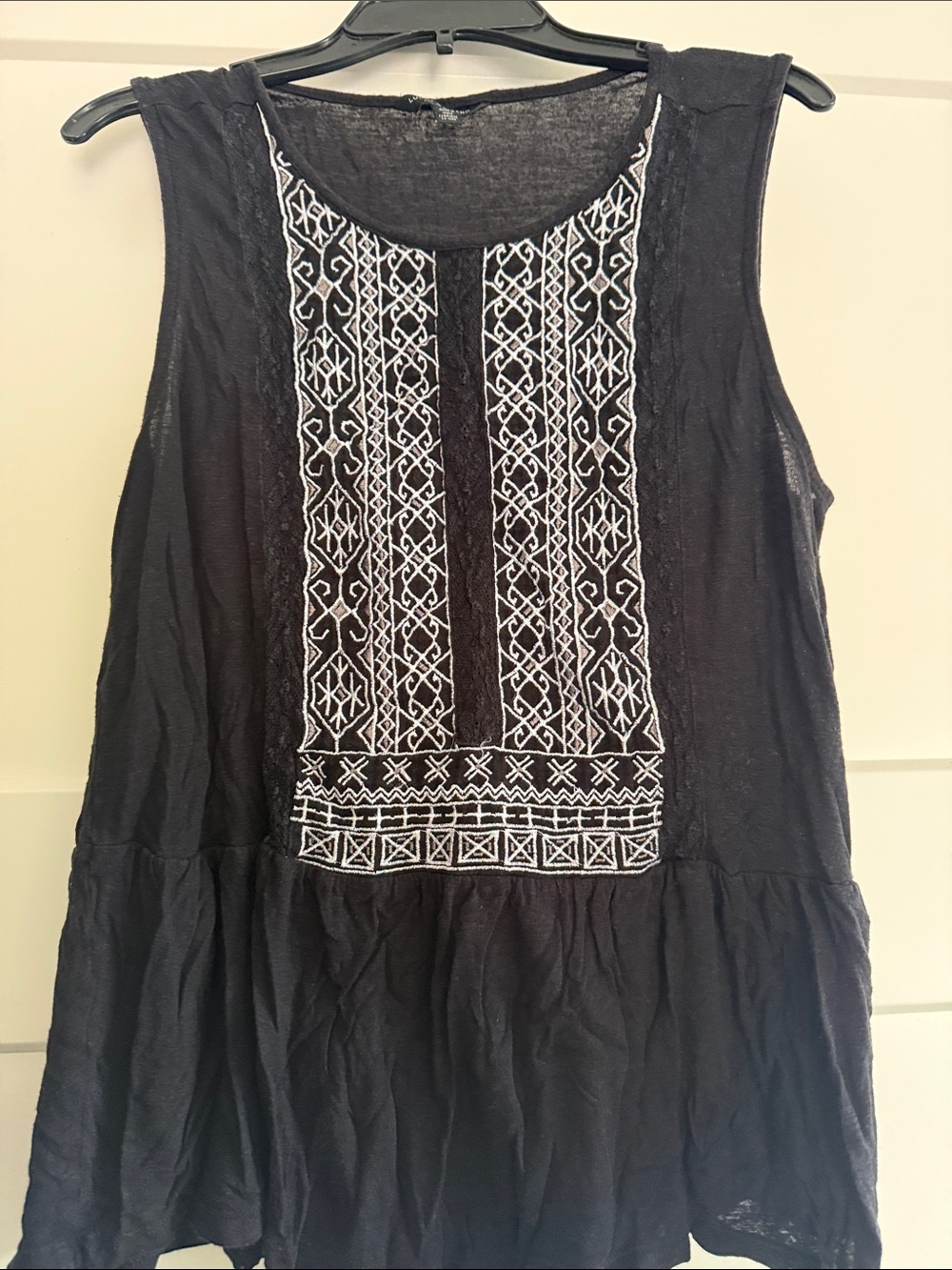 Lucky Brand Black Sleeveless Embroidered Peplum Top - Unbranded